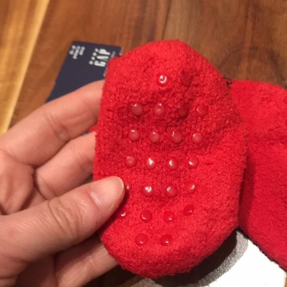 NWT Toddler Socks! 0-2Years. 2 Pairs. Red & Black Checkerboard. Non-Slip Soles - Picture 3 of 5